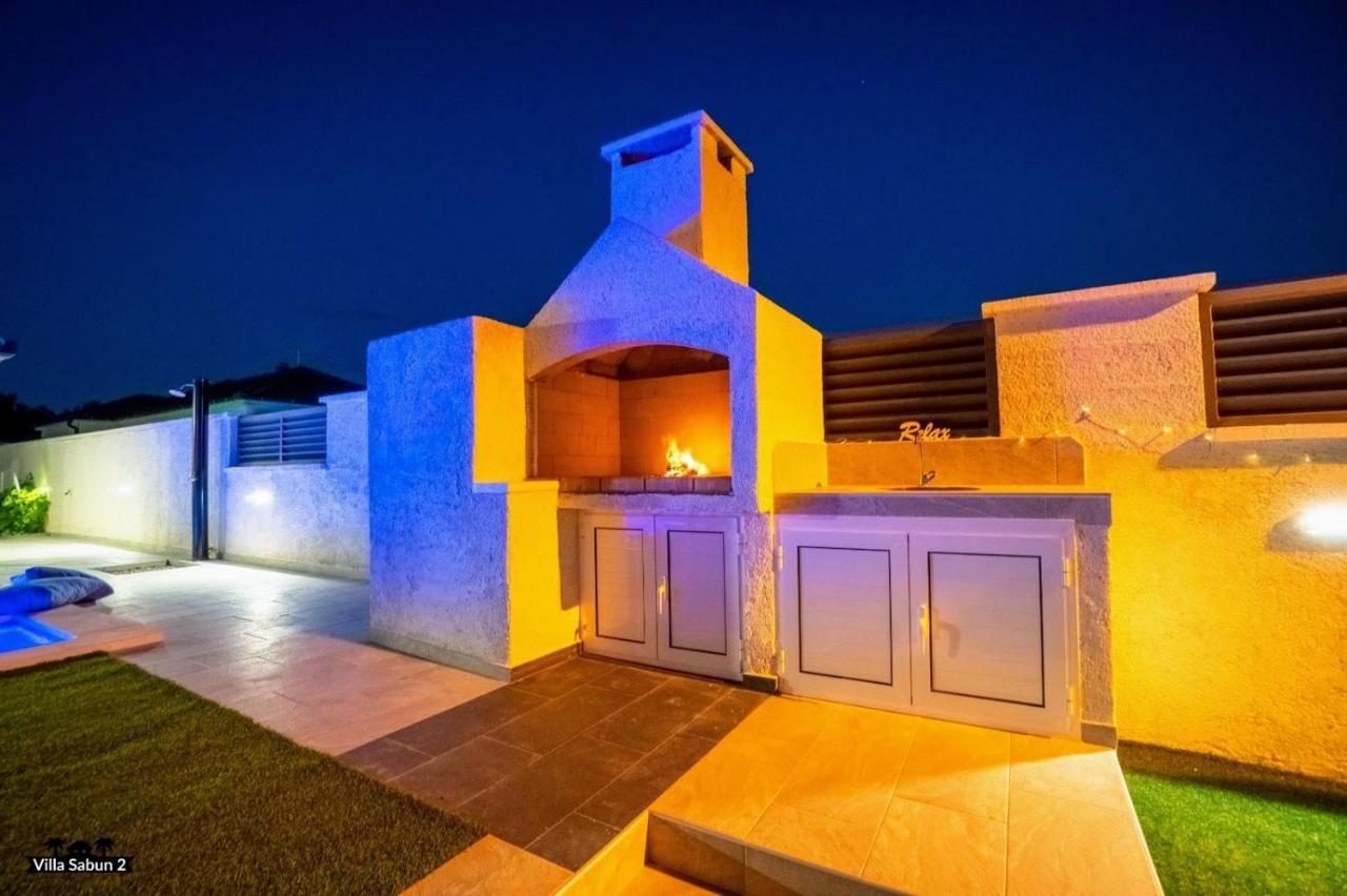 Villas Sabun - Modern House With Heated Pool Privlaka  Exterior foto