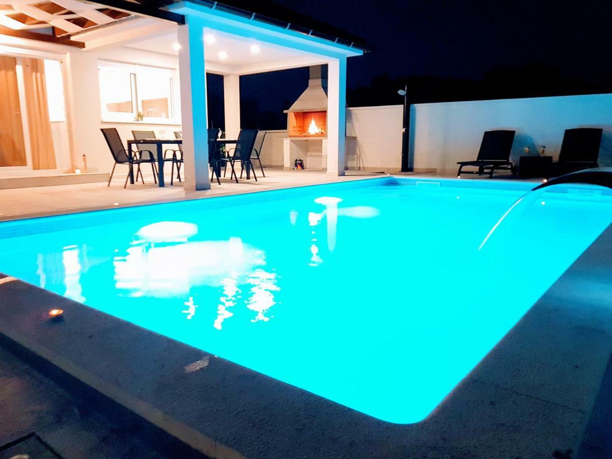 Villas Sabun - Modern House With Heated Pool Privlaka  Exterior foto