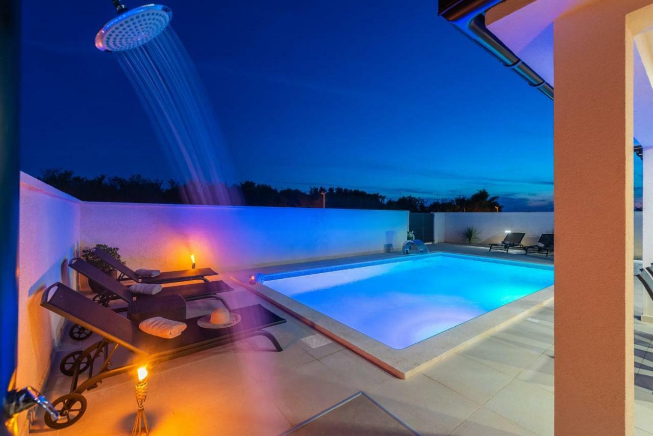 Villas Sabun - Modern House With Heated Pool Privlaka  Exterior foto