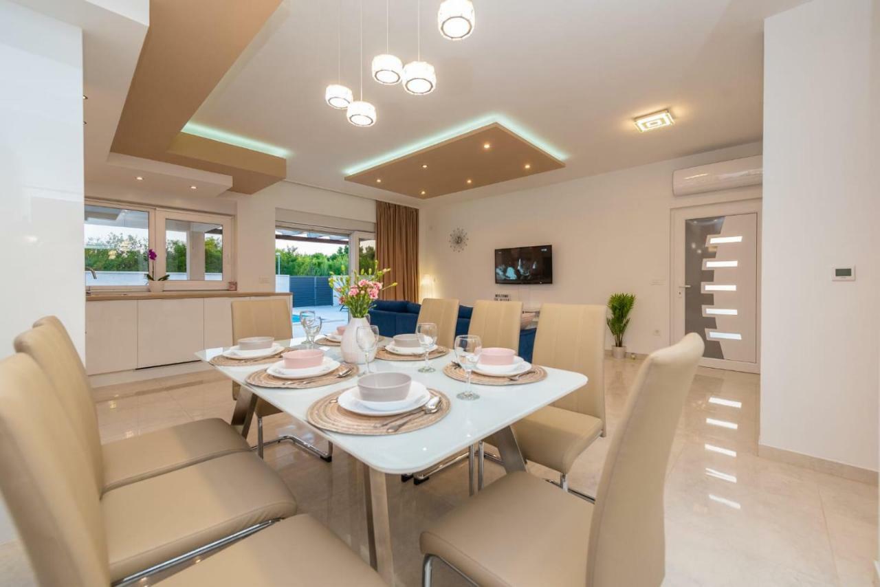Villas Sabun - Modern House With Heated Pool Privlaka  Exterior foto